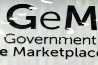 जीईएम द्वारा आईडीएएस 2024 बैच के परिवीक्षार्थियों के लिए आयोजित सार्वजनिक खरीद अनुकूलन सत्र में अधिकारी और विशेषज्ञ चर्चा करते हुए।