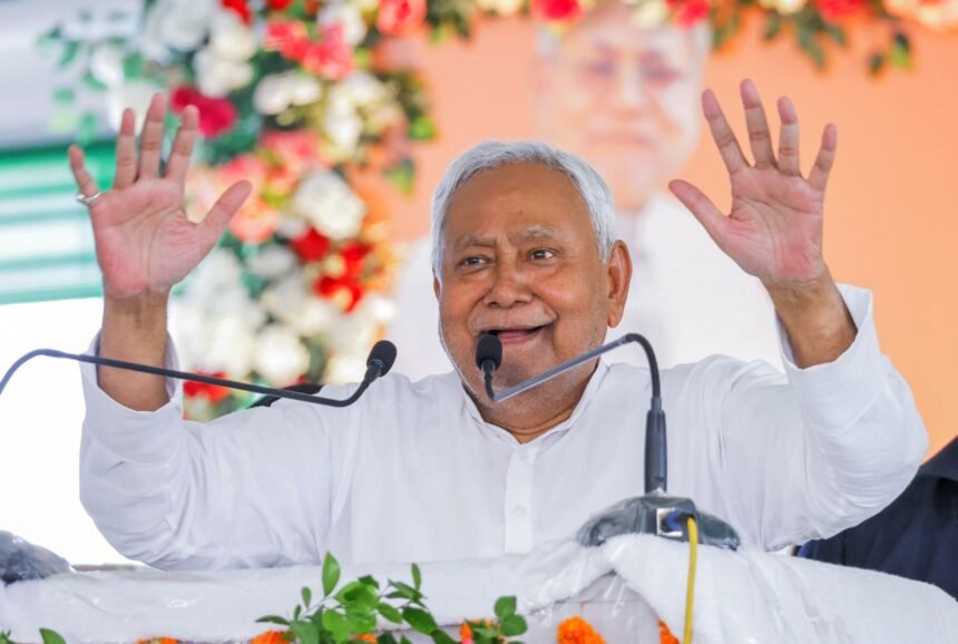 वर्ल्ड बुक ऑफ रिकॉर्ड्स द्वारा दसवीं बार मुख्यमंत्री पद की शपथ लेने पर नीतीश कुमार को सम्मान पत्र भेजा गया।