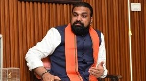 गृह मंत्री सम्राट चौधरी पुलिस मुख्यालय में वरिष्ठ अधिकारियों के साथ कानून-व्यवस्था समीक्षा बैठक करते हुए