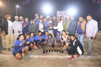 सतपोखरी कबड्डी प्रतियोगिता के बालिका वर्ग के फाइनल में देवा बेलवा बनारस और मुगलसराय की टीमों के बीच रोमांचक मुकाबला