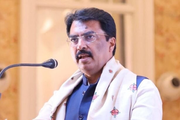 भाजपा के नवनियुक्त बिहार प्रदेश अध्यक्ष संजय सरावगी दरभंगा से सैकड़ों वाहनों के काफिले के साथ पटना रवाना होते हुए