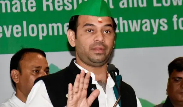 पटना के मेडिवर्सल अस्पताल में इलाज के दौरान तेजप्रताप यादव, तबीयत बिगड़ने के बाद डॉक्टरों की निगरानी में