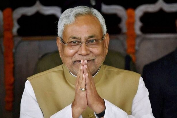 नीतीश कुमार बिहार में युवाओं के लिए नए विभागों और रोजगार योजना की घोषणा करते हुए।