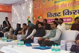 नुमाइश ग्राउंड में आयोजित कृषि मेले में किसानों और वैज्ञानिकों की मौजूदगी, कृषि उपकरण और तकनीकी स्टॉल के बीच कृषि मंत्री बलदेव सिंह औलख उद्घाटन करते हुए।