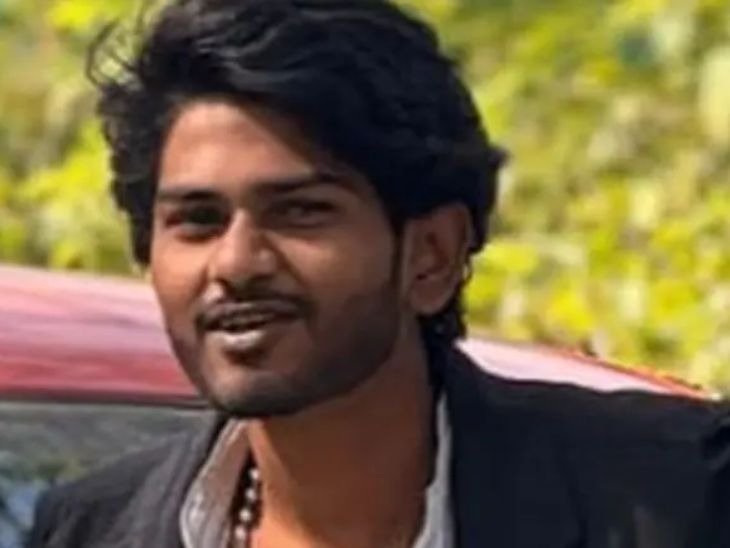 तेलंगाना के सांगारेड्डी में प्रेमी छात्र की हत्या और लड़की घायल होने की घटना। पुलिस जांच करती हुई।