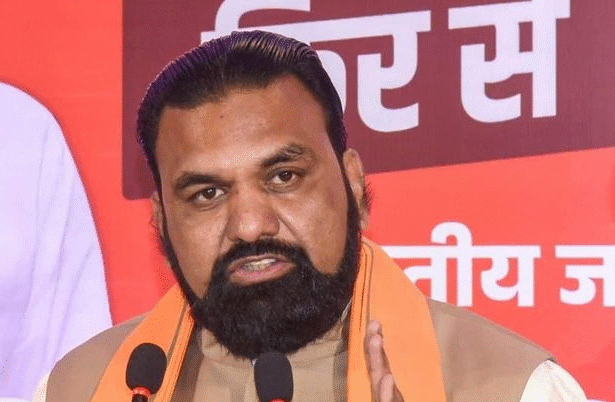 बिहार के उपमुख्यमंत्री सम्राट चौधरी AI कैमरे और गुंडा बैंक पर रोक से जुड़ी घोषणा करते हुए कार्यक्रम में संबोधित करते हुए।