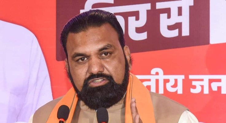 बिहार के उपमुख्यमंत्री सम्राट चौधरी AI कैमरे और गुंडा बैंक पर रोक से जुड़ी घोषणा करते हुए कार्यक्रम में संबोधित करते हुए।