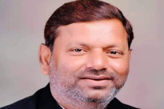 पंकज चौधरी (बीजेपी नेता) मुख्यमंत्री योगी आदित्यनाथ के साथ लखनऊ में यूपी बीजेपी अध्यक्ष पद के लिए नामांकन पत्र दाखिल करते हुए।