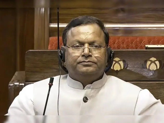 केंद्रीय वित्त राज्य मंत्री पंकज चौधरी लखनऊ में 'संगठन पर्व' के दौरान उत्तर प्रदेश भाजपा अध्यक्ष का पदभार ग्रहण करते हुए। मंच पर उनके साथ मुख्यमंत्री योगी आदित्यनाथ और अन्य वरिष्ठ पार्टी नेता उपस्थित हैं।