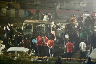 दिल्ली पुलिस और सुरक्षा एजेंसियां धमाके के संदिग्ध इलाकों में जांच कर रही हैं।