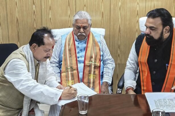 बिहार विधानसभा के स्पीकर निर्वाचित प्रेम कुमार सदन में बोलते हुए