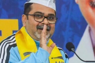 अवध ओझा अपनी सोशल मीडिया पोस्ट के जरिए राजनीति से संन्यास का ऐलान करते हुए