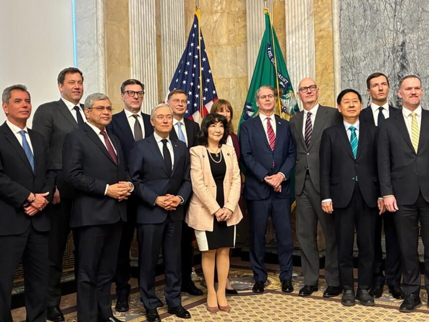 अमेरिका में आयोजित क्रिटिकल मिनरल्स मंत्रीस्तरीय बैठक में भाग लेते केंद्रीय मंत्री अश्विनी वैष्णव