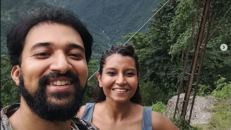 अदित्य प्रकाश और उर्मी भट्टाचार्य, भारतीय छात्र, कोलोराडो विश्वविद्यालय में सांस्कृतिक भेदभाव के खिलाफ जीत का जश्न मनाते हुए