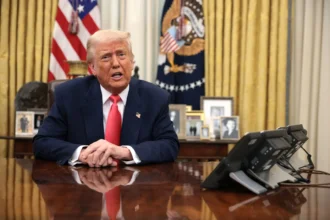 अमेरिकी राष्ट्रपति डोनाल्ड ट्रंप के नेतृत्व में 75 देशों के लिए इमिग्रेंट वीज़ा पर रोक की घोषणा