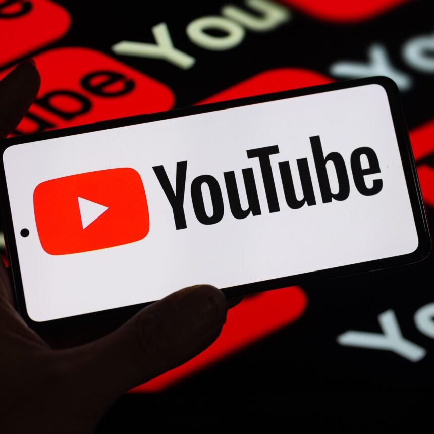 YouTube Music एप स्क्रीन पर AI-संगीत गाने, उपयोगकर्ता गुस्से में