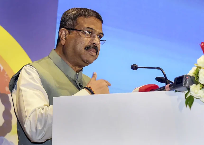 यूजीसी 2026 नियमों पर बयान देते केंद्रीय शिक्षा मंत्री धर्मेंद्र प्रधान