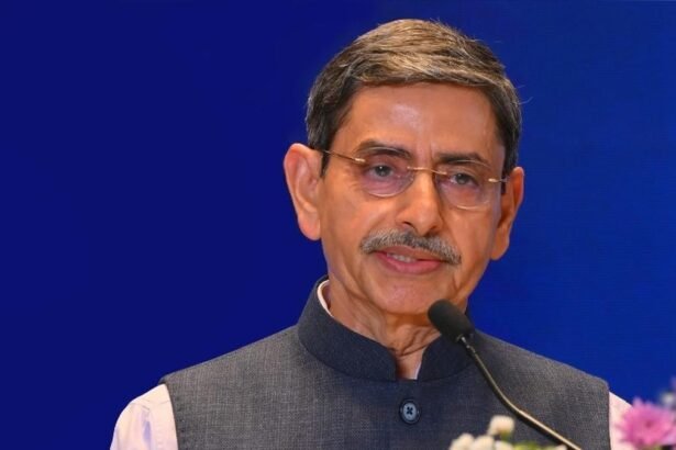 तमिलनाडु के राज्यपाल आर.एन. रवि विधानसभा सत्र के दौरान सदन से बाहर जाते हुए