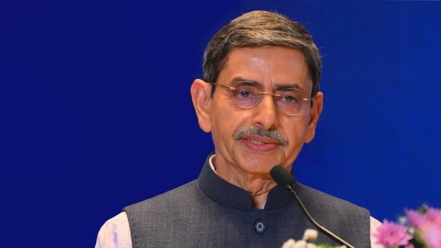 तमिलनाडु के राज्यपाल आर.एन. रवि विधानसभा सत्र के दौरान सदन से बाहर जाते हुए