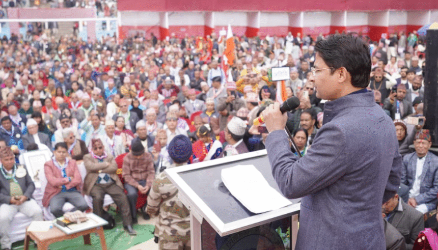 कलिम्पोंग में आयोजित खास भारतीय परोपकारी सम्मेलन को संबोधित करते दार्जलिंग के सांसद राजू बिस्ता