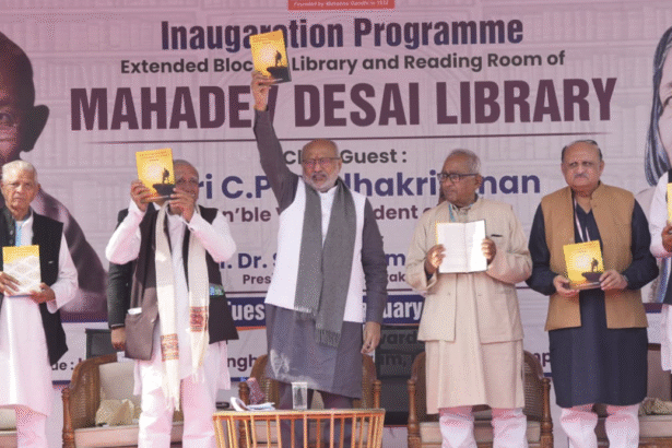 उपराष्ट्रपति सी.पी. राधाकृष्णन गांधी आश्रम में महादेव देसाई लाइब्रेरी एक्सटेंशन का उद्घाटन करते हुए