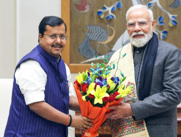 नितिन नबीन भाजपा कार्यालय में राष्ट्रीय अध्यक्ष के रूप में शपथ ग्रहण करते हुए