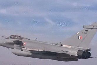 77वें गणतंत्र दिवस पर भारतीय वायुसेना का फ्लाई-पास्ट