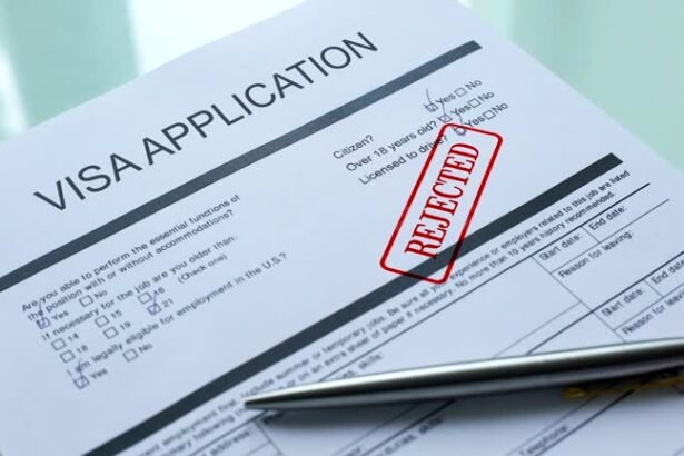 भारत में अमेरिकी दूतावास की इमारत और सूचना, अंतरराष्ट्रीय छात्रों के लिए वीज़ा नियमों की चेतावनी