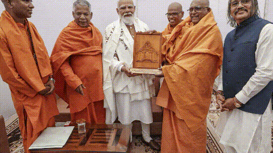 प्रधानमंत्री नरेंद्र मोदी तमिलनाडु और केरल में रैली के दौरान मंदिर विवादों पर बोलते हुए