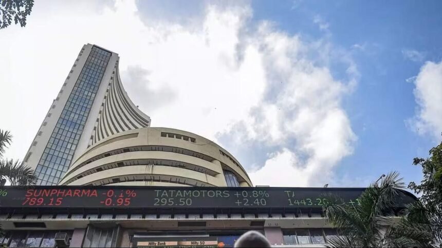 भारतीय शेयर बाजार में तेजी, सेंसेक्स और निफ्टी बढ़त के साथ खुले, टेक महिंद्रा में उछाल और इंडिगो में गिरावट