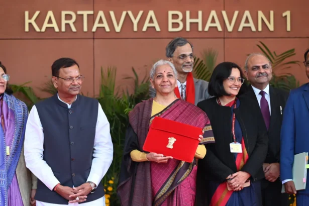 संसद में बजट 2026 पेश करतीं वित्त मंत्री निर्मला सीतारमण