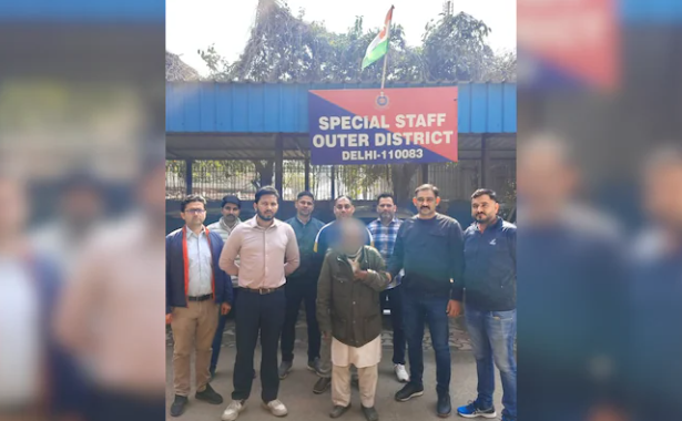 पीरागढ़ी में कार से मिली तीन लाशों के मामले में गिरफ्तार तांत्रिक बाबा कमरुद्दीन, जिसे दिल्ली पुलिस ने ट्रिपल मर्डर केस में पकड़ा