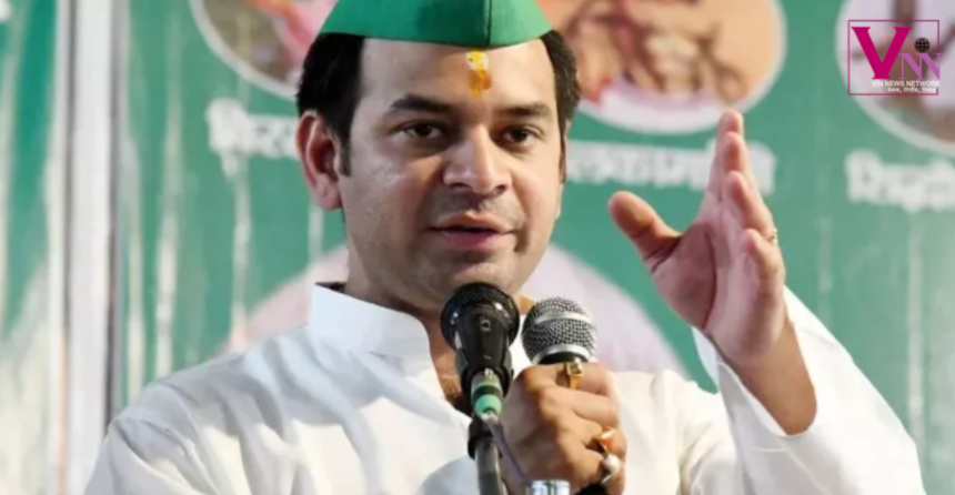 तेज प्रताप यादव मीडिया से बातचीत करते हुए