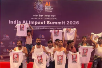 यूथ कांग्रेस के कार्यकर्ता दिल्ली AI Summit में पीएम मोदी के विरोध में प्रदर्शन करते हुए