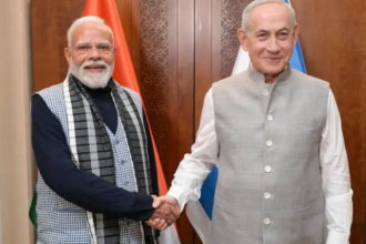 इजरायल के प्रधानमंत्री बेंजामिन नेतन्याहू भारतीय शैली की जैकेट पहनकर प्रधानमंत्री नरेंद्र मोदी के साथ डिनर से पहले