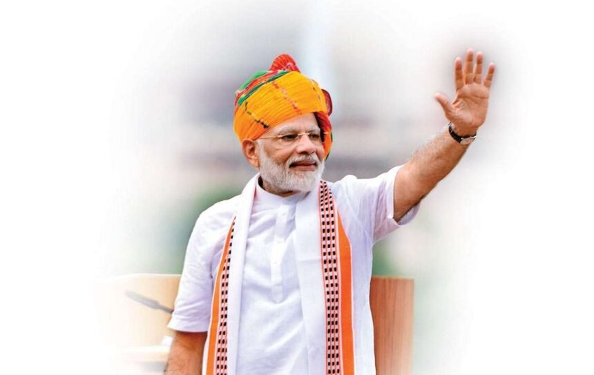 प्रधानमंत्री नरेंद्र मोदी सेवा तीर्थ और कर्तव्य भवनों के उद्घाटन कार्यक्रम में, नई प्रशासनिक इमारतों का दौरा करते हुए