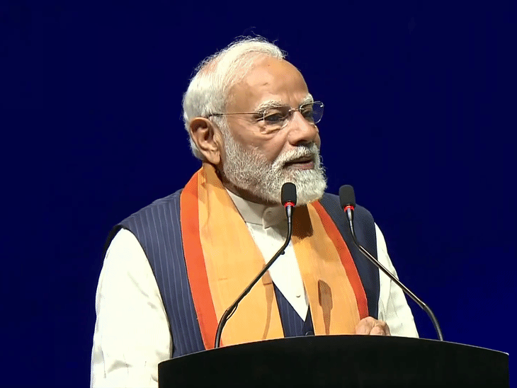 प्रधानमंत्री नरेंद्र मोदी और मलेशिया के प्रधानमंत्री अनवर इब्राहिम संयुक्त प्रेस वार्ता के दौरान