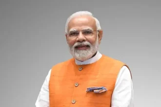 PM Kisan योजना के तहत किसान आधार आधारित e-KYC प्रक्रिया पूरी करते हुए