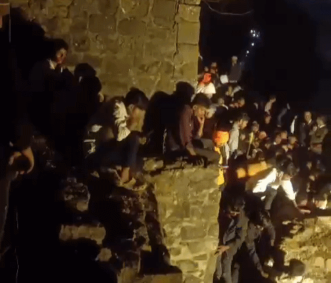 शिवनेरी किले पर शिवाजी जयंती के दौरान भारी भीड़ में अफरा-तफरी, सीढ़ियों पर फिसलने से लोग घायल