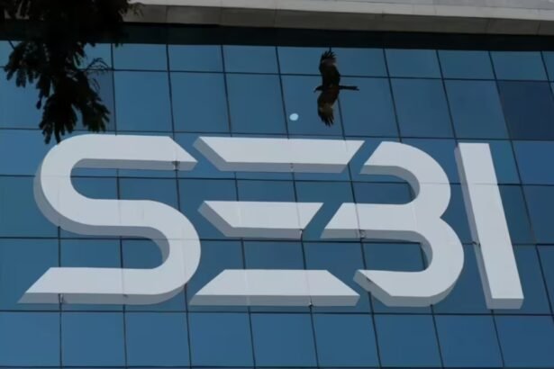 SEBI के पूर्णकालिक सदस्य कमलेश चंद्र वर्ष्णेय एक राष्ट्रीय सम्मेलन में भारतीय पूंजी बाज़ार सुधारों पर संबोधन करते हुए