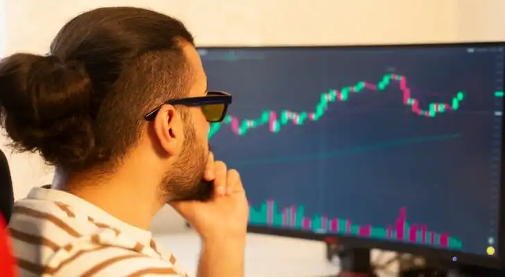 अमेरिका से एआई से जुड़ी खबर के बाद भारतीय शेयर बाजार में टीसीएस और इंफोसिस के शेयरों में तेज गिरावट