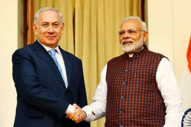 प्रधानमंत्री नरेंद्र मोदी और इजरायल के प्रधानमंत्री बेंजामिन नेतन्याहू रक्षा और रणनीतिक सहयोग पर बातचीत करते हुए