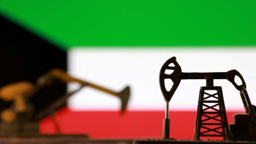 Kuwait Petroleum Corporation ने Strait of Hormuz में बढ़ते खतरे के बीच तेल उत्पादन घटाने का फैसला किया, Pakistan की ऊर्जा संकट और गहराई
