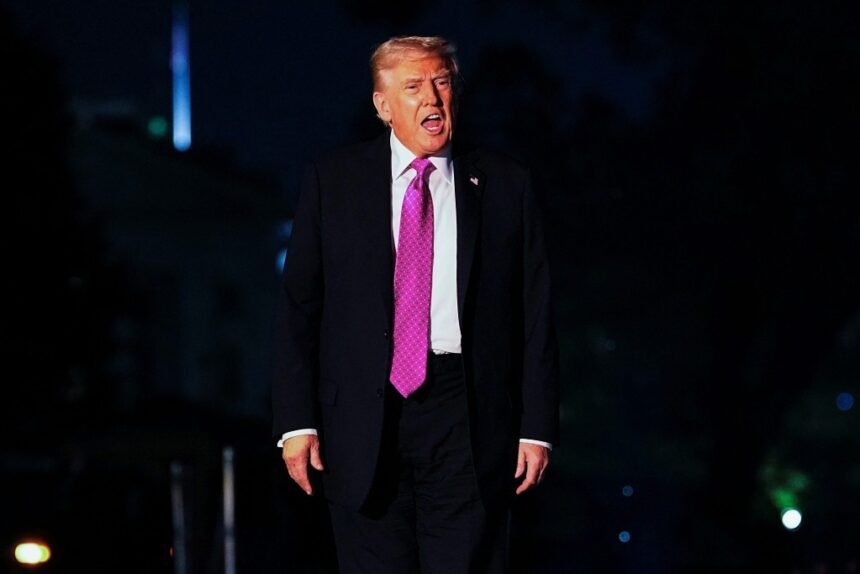 डोनाल्ड ट्रंप प्रशासन द्वारा भारत, चीन सहित 16 देशों के खिलाफ सेक्शन 301 के तहत नई व्यापार जांच शुरू करने की खबर।