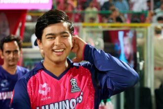 मैदान पर बल्लेबाजी करते युवा क्रिकेटर वैभव सूर्यवंशी