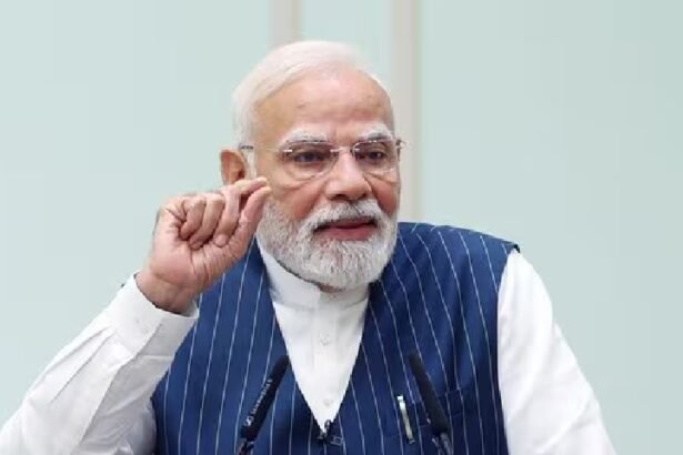 प्रधानमंत्री नरेंद्र मोदी वीडियो कॉन्फ्रेंसिंग के जरिए राज्यों के मुख्यमंत्रियों के साथ बैठक करते हुए