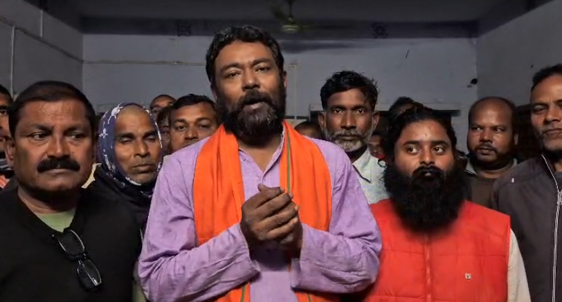 मालदा के बिनोदपुर, छोटो बारमपुर, गोसाईपुर में BJP का परिवर्तन मार्च प्रोग्राम; नीलांजन दास के नेतृत्व में कार्यकर्ता घर-घर जाकर बदलाव की अपील।