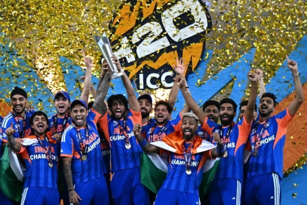 टी20 वर्ल्ड कप 2026 जीत के बाद भारतीय क्रिकेट टीम के खिलाड़ी, ICC द्वारा प्लेयर ऑफ द मंथ अवॉर्ड से बाहर रखे जाने पर चर्चा।