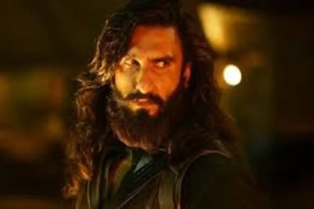 पगड़ी, लंबी दाढ़ी और कड़ा पहने रणवीर सिंह का फिल्म धुरंधर 2 से विवादित लुक