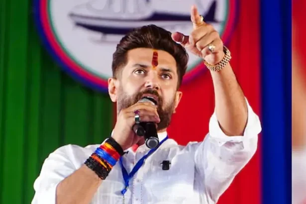 पटना की सड़कों पर चिराग पासवान को बिहार का मुख्यमंत्री बनाने की मांग वाले पोस्टर